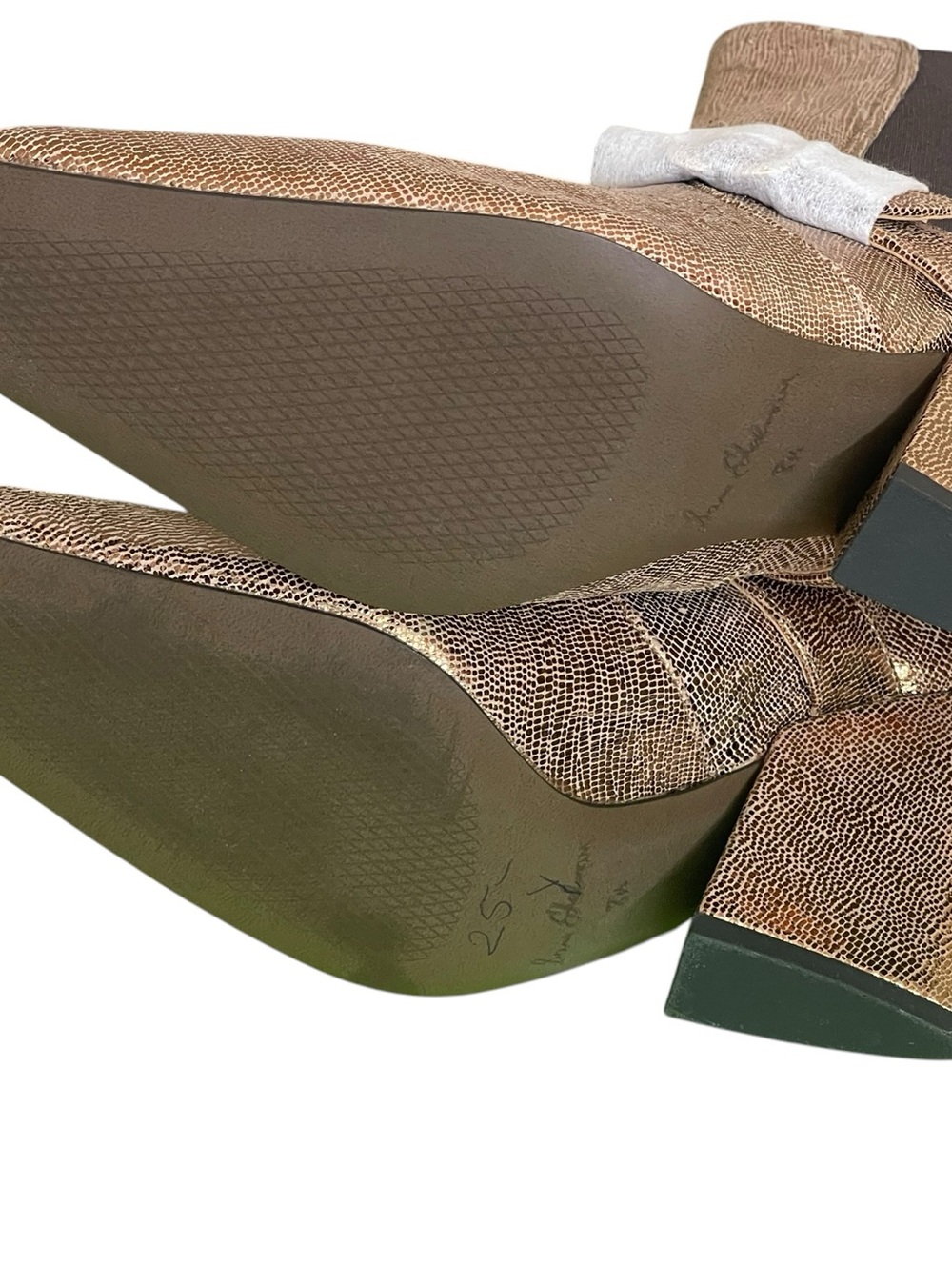 Sam Edelman Women's Suzette
Deep Gold Metallic Chelsea Boot
New Size 8.5” - Picture 9 of 11